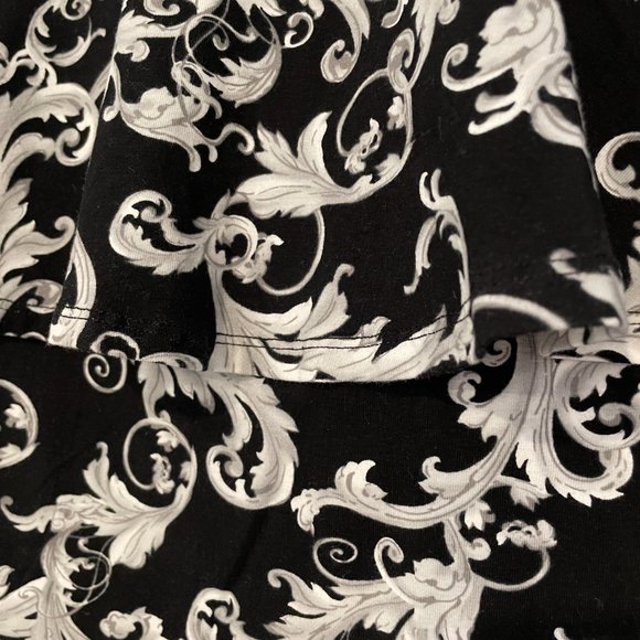 Forever 21 Patterned Peplum mini skirt - Picture 2 of 4